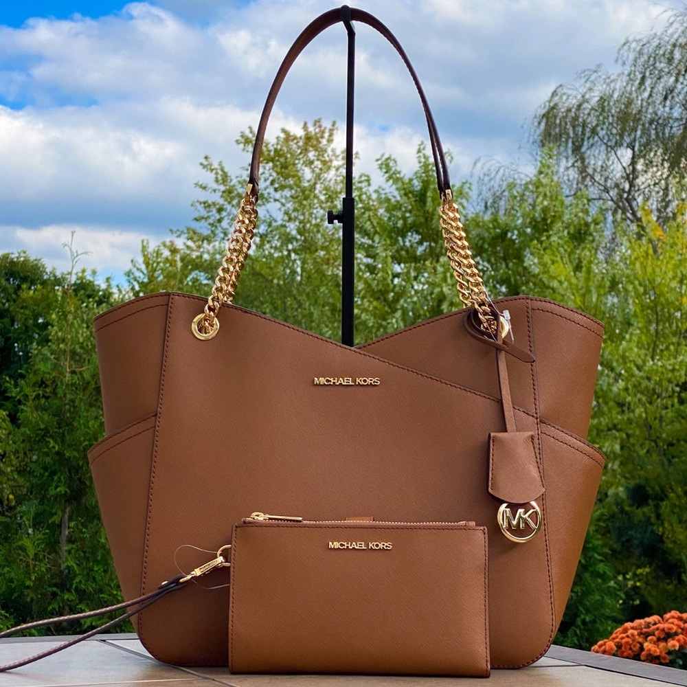 NWT Michael Kors Jet Set Chain Shoulder Tote & Wristlet Set